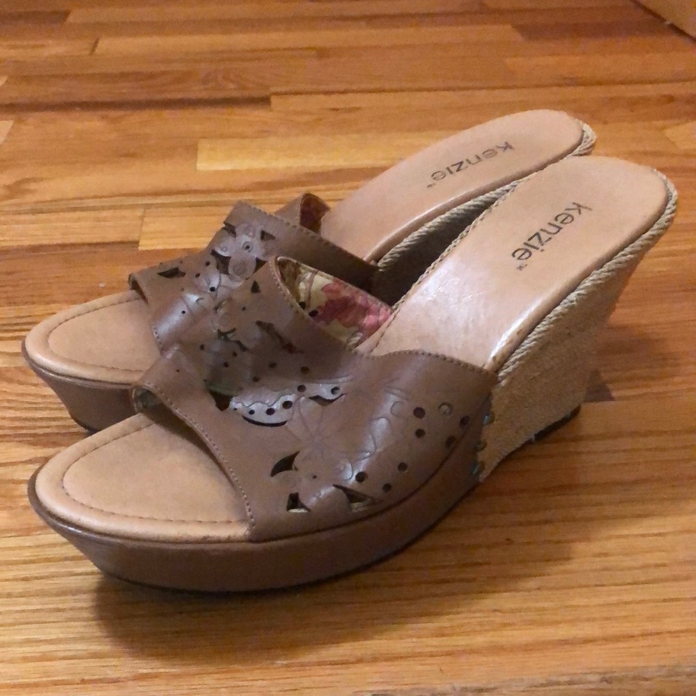 Kenzie Wedge 8